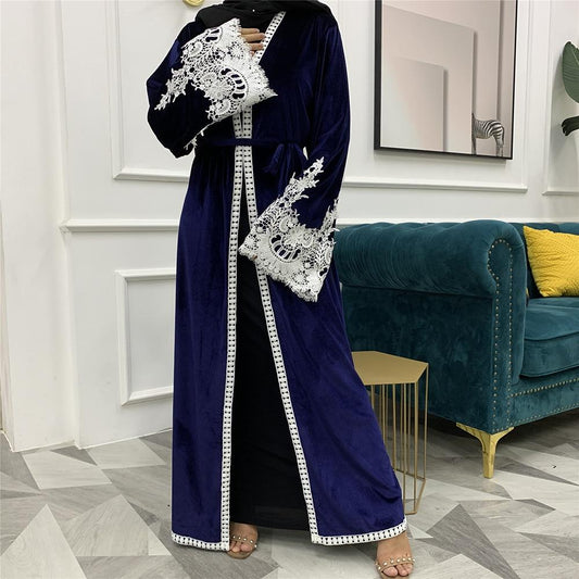 Abaya Dubai en Velours Bleu : L'alliance du Traditionnel et du Contemporain