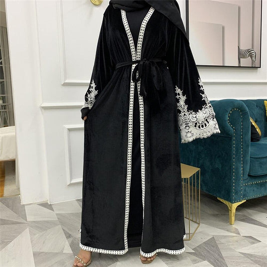 Abaya Dubai en Velours noir: L'alliance du Traditionnel et du Contemporain