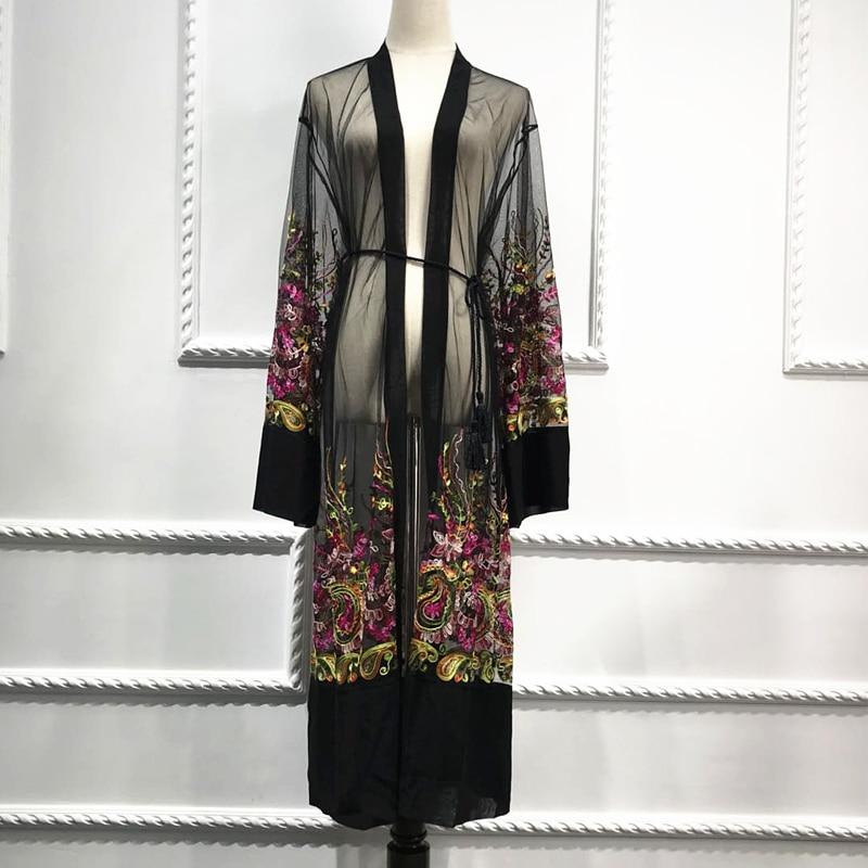 Kimono Semi-Transparent avec Broderies Florales : L'Élégance au Quotidien pour la Femme Musulmane