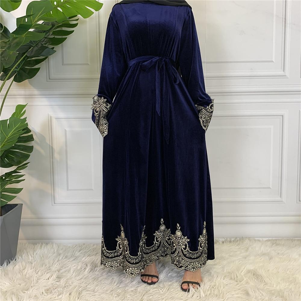 Robe de Soirée Musulmane en Velours – Design Unique pour un Glamour Chic