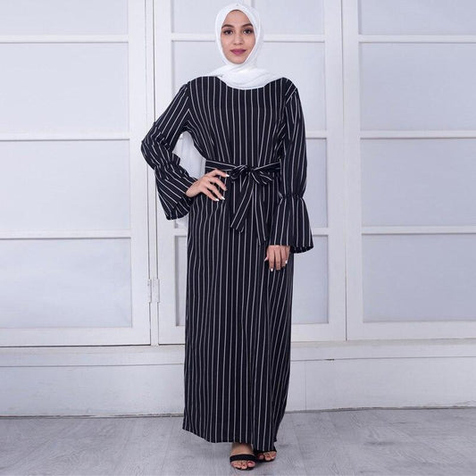 Robe Longue Abaya Rayée Noire et Blanche - Chic et Confortable