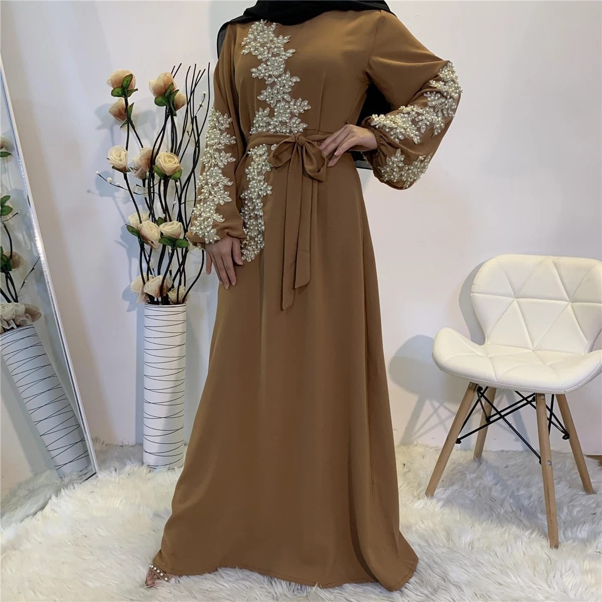 Robe Longue pour Femme Musulmane - Élégance Chic avec Motifs Décoratifs