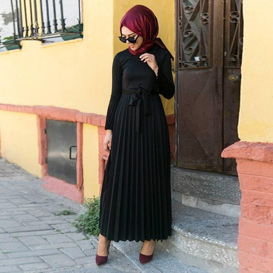 Robe Musulmane Noire Plissée - Élégance et Confort pour un Look Unique