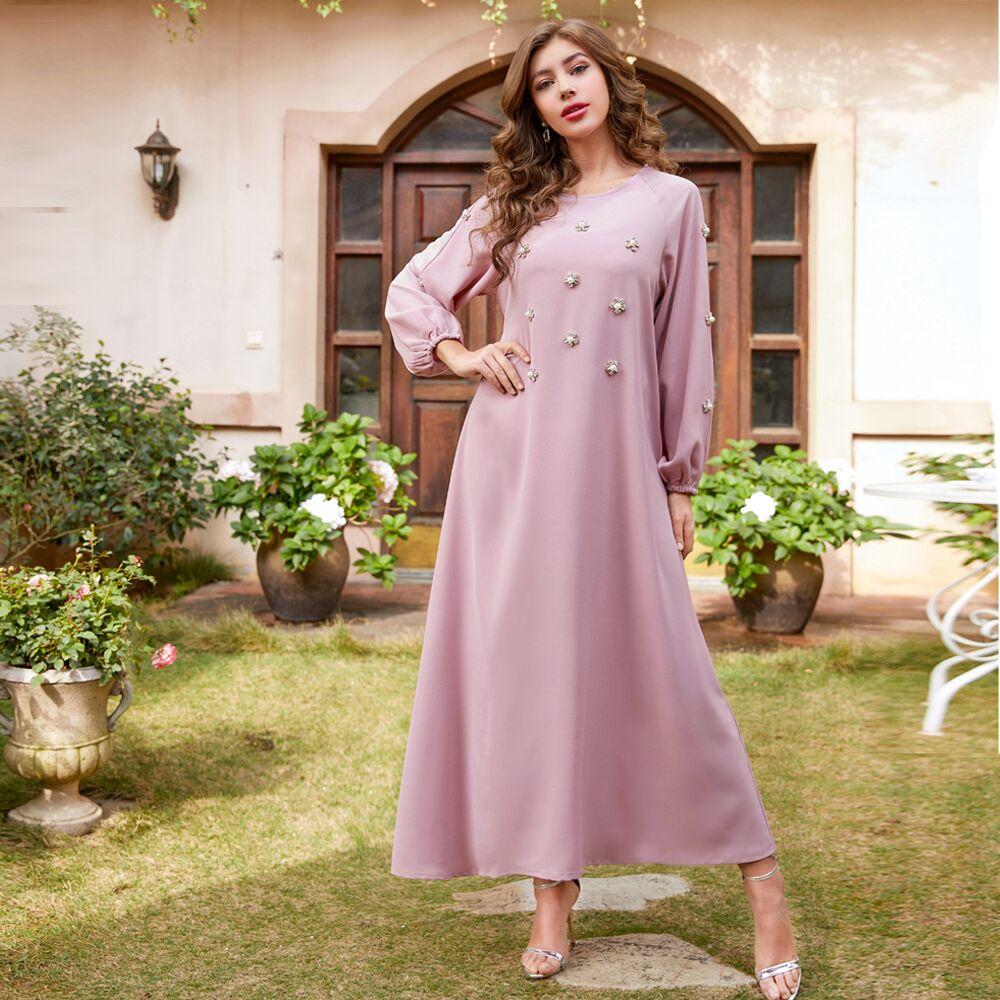 Robe Rose Perlée pour Femme Musulmane – Sophistication et Style Unique